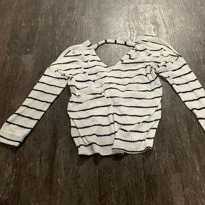 Small Twist back long sleeve